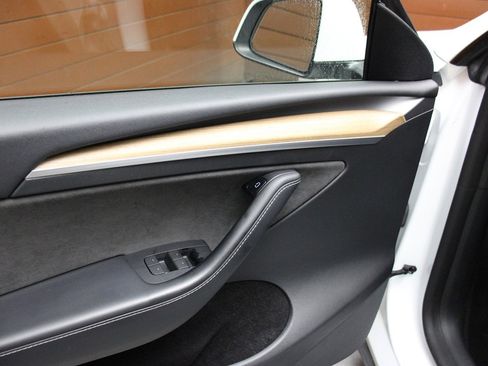 Used 2023 Tesla Model Y 2WD image 20