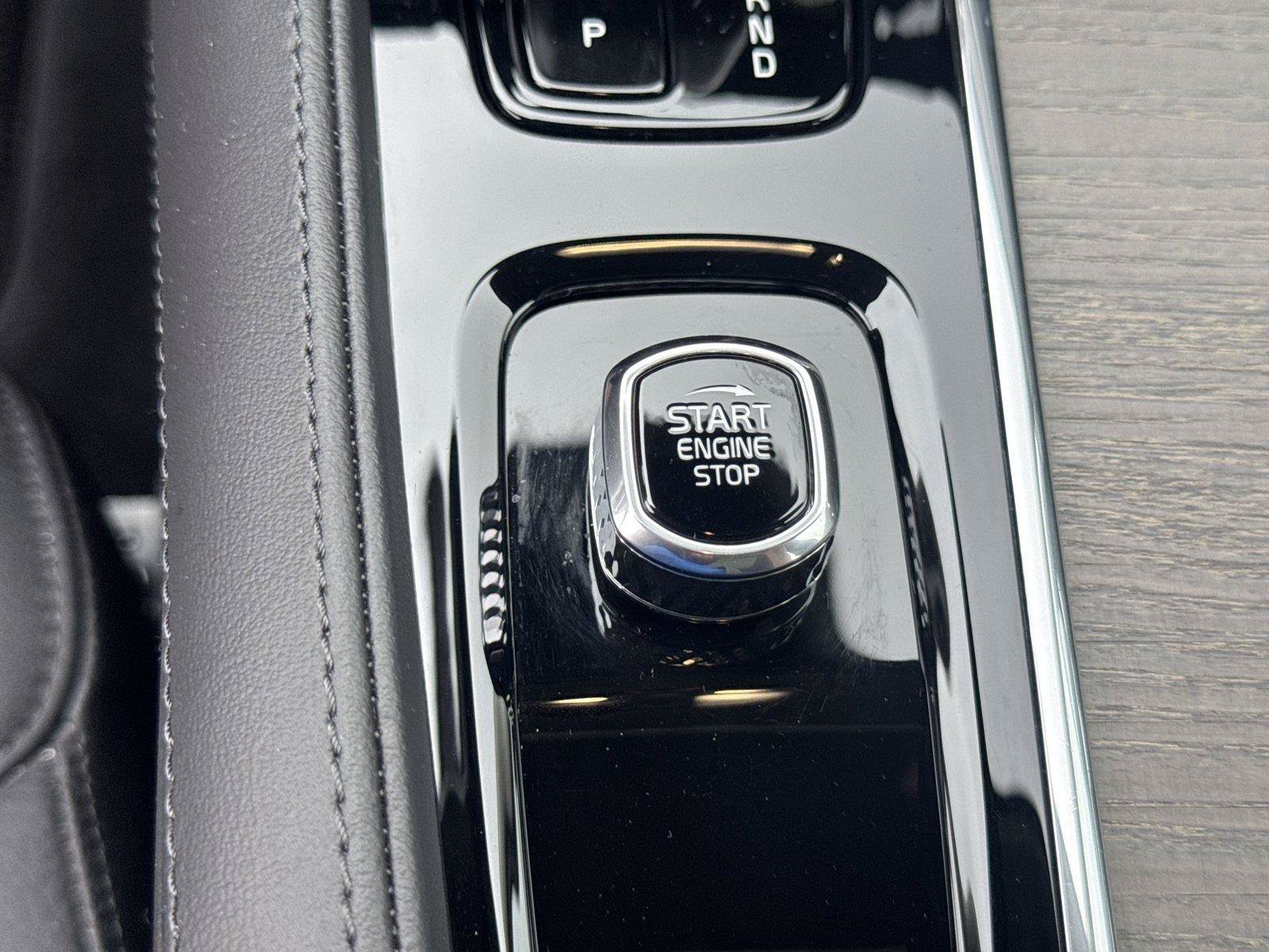 Used 2025 Volvo S90 B6 Plus AWD/4WD image 17