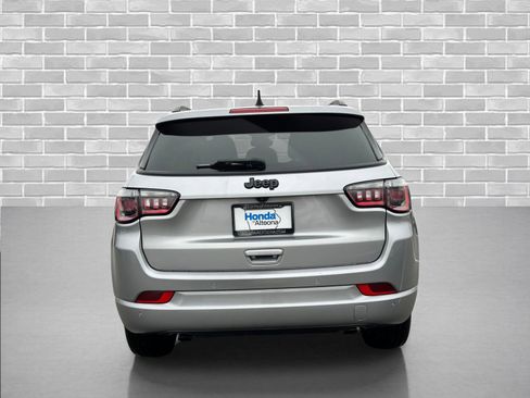 Used 2023 Jeep Compass Limited image 4