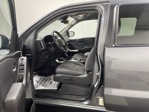 Used 2022 Nissan Frontier SV image 9