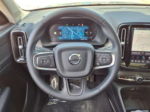 Certified 2023 Volvo XC40 B5 Plus AWD/4WD image 13
