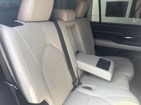 Used 2024 Toyota Grand Highlander FWD image 31