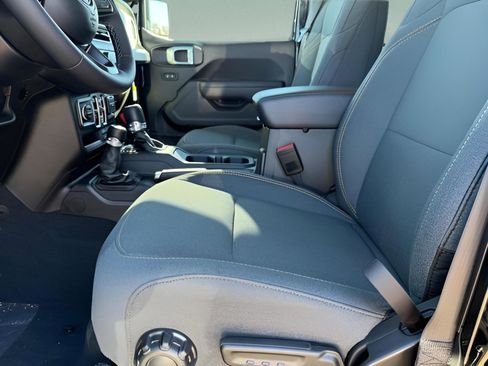 New 2026 Jeep Gladiator Sport image 15