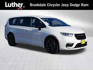 New 2026 Chrysler Pacifica Select FWD video 1