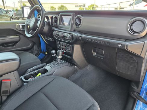 Certified 2022 Jeep Wrangler Unlimited Sport AWD/4WD image 31