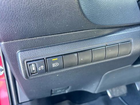 Used 2020 Toyota Corolla LE FWD image 11