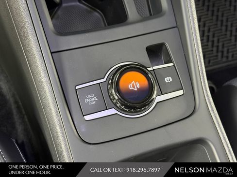 Used 2025 Volkswagen Tiguan SE AWD/4WD image 35