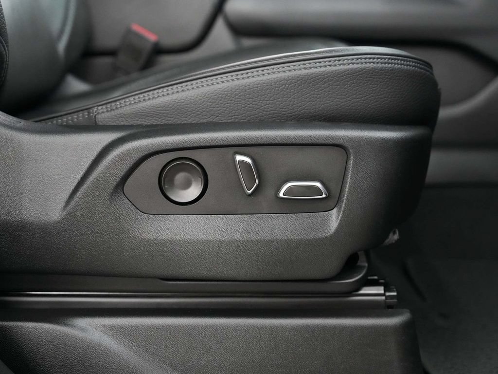 Used 2022 GMC Yukon XL Denali AWD/4WD image 42