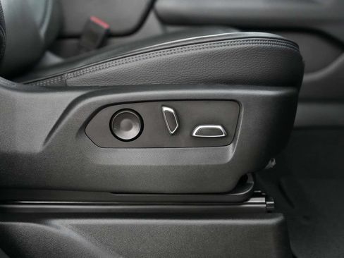 Used 2022 GMC Yukon XL Denali AWD/4WD image 42
