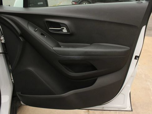Used 2016 Chevrolet Trax LS w/ LPO, Protection Package FWD image 17