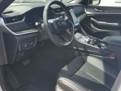 New 2025 Jeep Grand Cherokee Limited w/ Black Appearance Package image 21