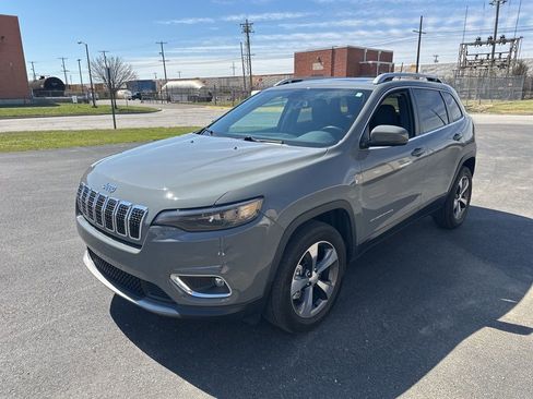 Used 2020 Jeep Cherokee Limited image 3