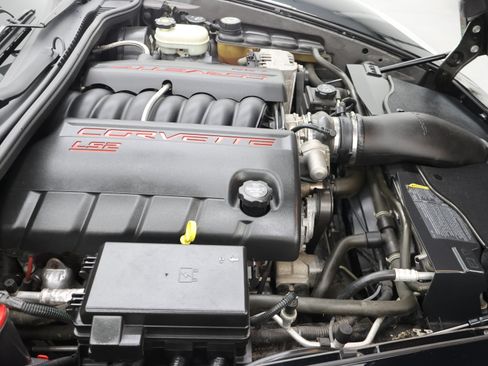 Used 2005 Chevrolet Corvette Coupe w/ Preferred Equipment Group RWD image 14