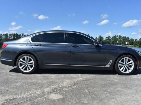 Used 2018 BMW 750i RWD image 3