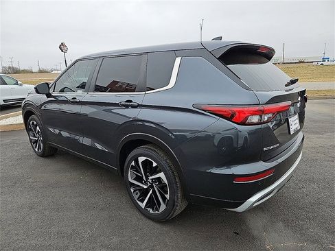 Used 2024 Mitsubishi Outlander SE image 4