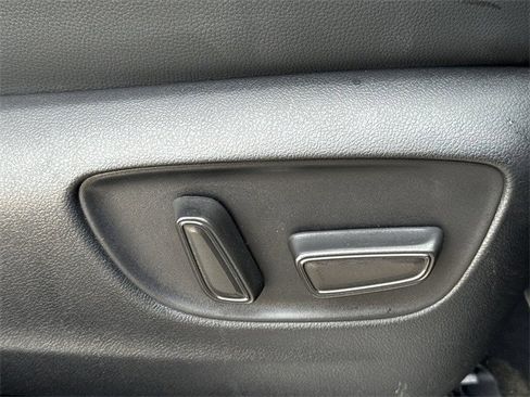 Used 2023 Toyota Highlander XLE image 33