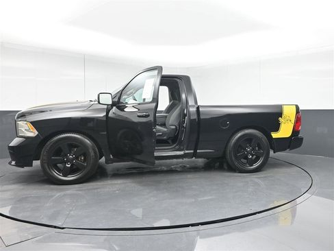 Used 2018 RAM 1500 Express w/ Black Ram 1500 Express Group image 38