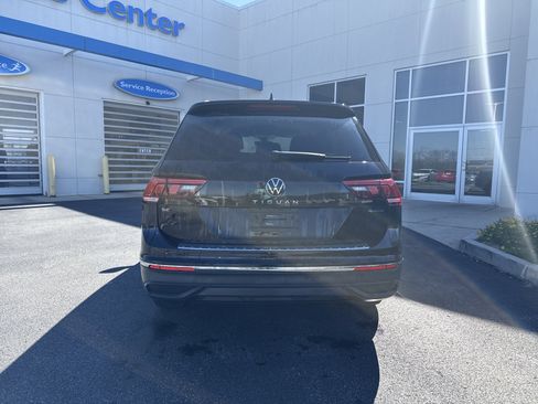 Used 2022 Volkswagen Tiguan SE image 4