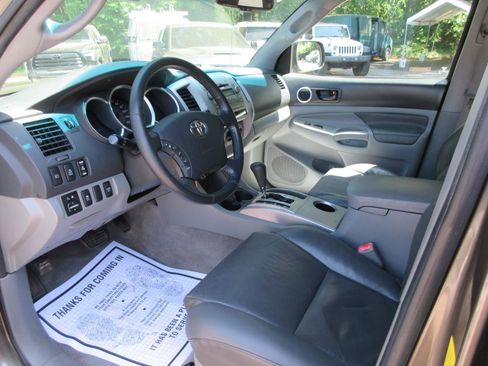 Used 2010 Toyota Tacoma PreRunner RWD image 16