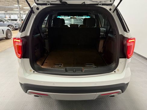 Used 2017 Ford Explorer XLT image 20