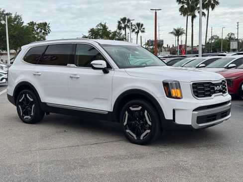 Used 2024 Kia Telluride S image 7