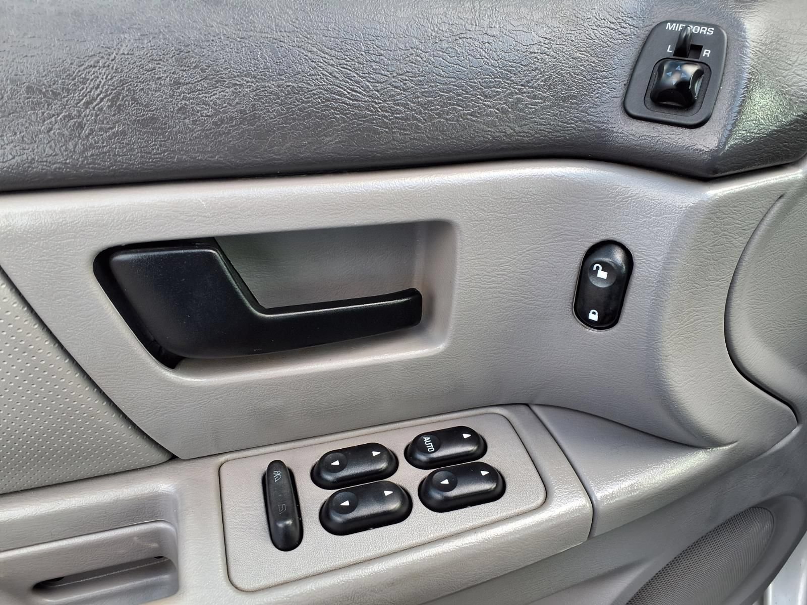 Used 2005 Ford Taurus SE FWD image 21