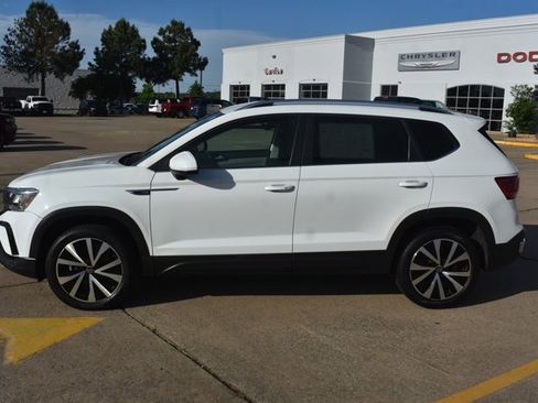 Used 2024 Volkswagen Taos SE FWD image 9