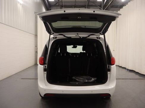 New 2026 Chrysler Voyager LX image 17