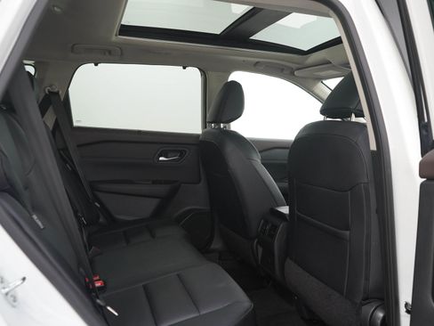 Used 2023 Nissan Rogue SV w/ SV Premium B Package AWD/4WD image 14