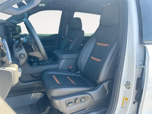 Used 2025 GMC Sierra 1500 AT4 w/ AT4 Premium Package AWD/4WD image 15