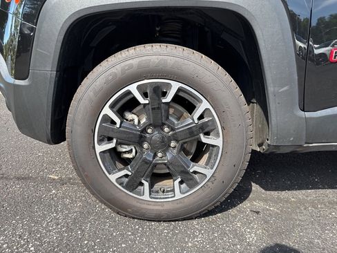 Used 2023 Jeep Renegade Trailhawk image 19