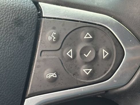 Used 2023 Chevrolet Traverse LT FWD image 28
