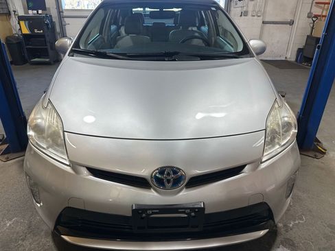 Used 2013 Toyota Prius Four w/ Deluxe Solar Roof Pkg image 2