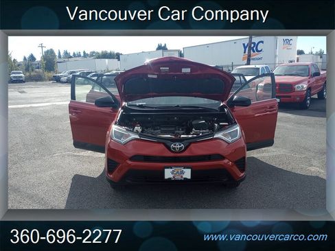 Used 2017 Toyota RAV4 LE image 10