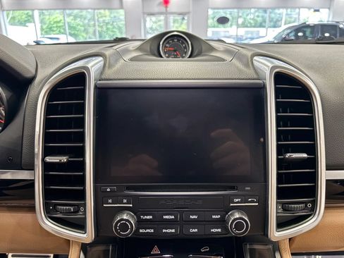 Used 2017 Porsche Cayenne S w/ Premium Package AWD/4WD image 28