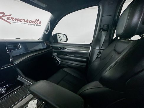 Used 2022 Jeep Wagoneer Series III w/ Flexible Seating Group image 11