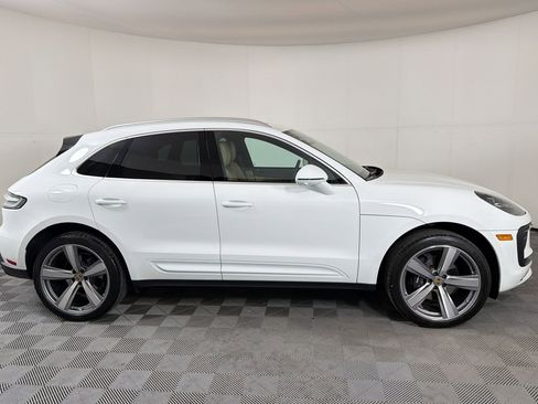 Certified 2025 Porsche Macan AWD/4WD image 9