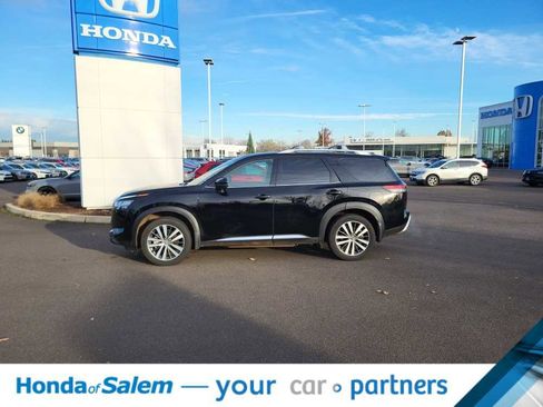 Used 2022 Nissan Pathfinder Platinum w/ Cargo Package image 3