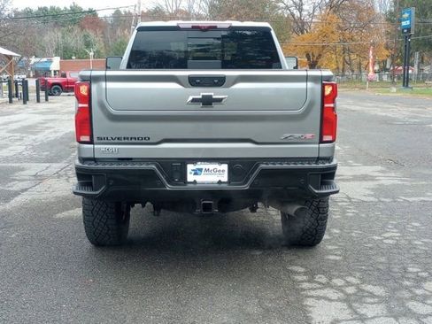 Used 2024 Chevrolet Silverado 2500 ZR2 w/ Technology Package image 6