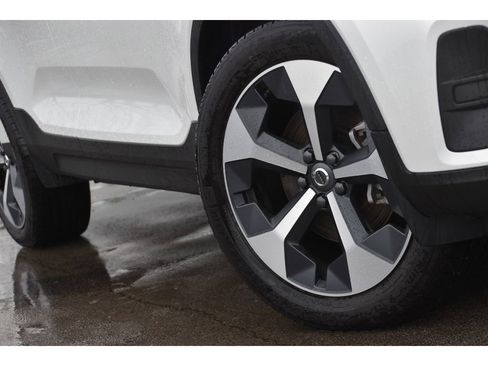 Certified 2025 Volvo XC40 B5 Core w/ Protection Package Premier image 3