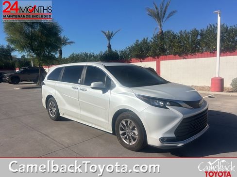 Used 2022 Toyota Sienna XLE image 1