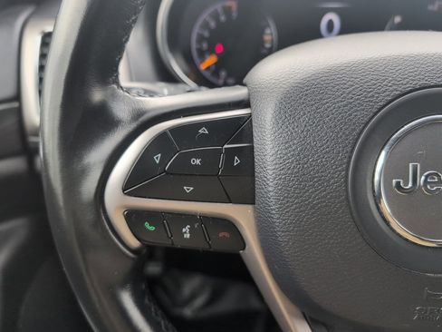 Used 2020 Jeep Grand Cherokee Laredo w/ 18" Wheel & 8.4" Radio Group image 25