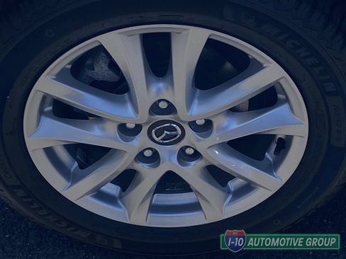 Used 2016 MAZDA MAZDA3 i Touring w/ Popular Equipment Package FWD image 8
