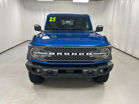 Used 2025 Ford Bronco Badlands AWD/4WD image 3