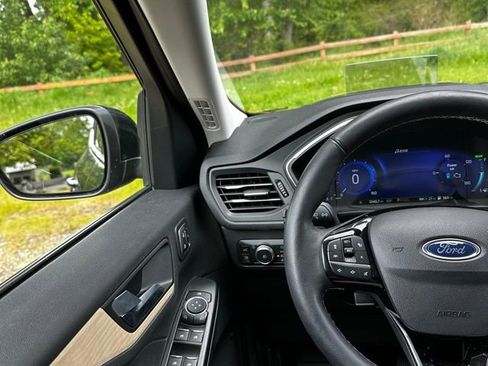 Used 2022 Ford Escape Titanium w/ Titanium Premium Package image 28