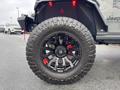 Used 2021 Jeep Gladiator Sport image 36