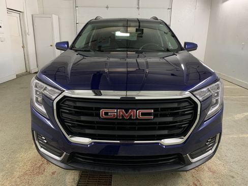Used 2022 GMC Terrain SLE w/ Driver Convenience Package image 2