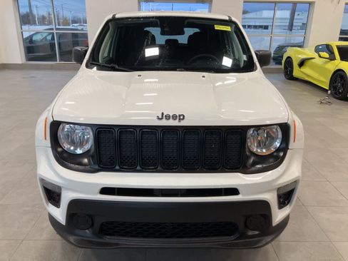 Used 2023 Jeep Renegade Latitude image 2