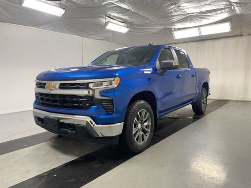 Used 2023 Chevrolet Silverado 1500 LT AWD/4WD image 2