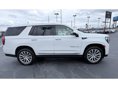 Used 2022 GMC Yukon Denali w/ Denali Premium Package image 4